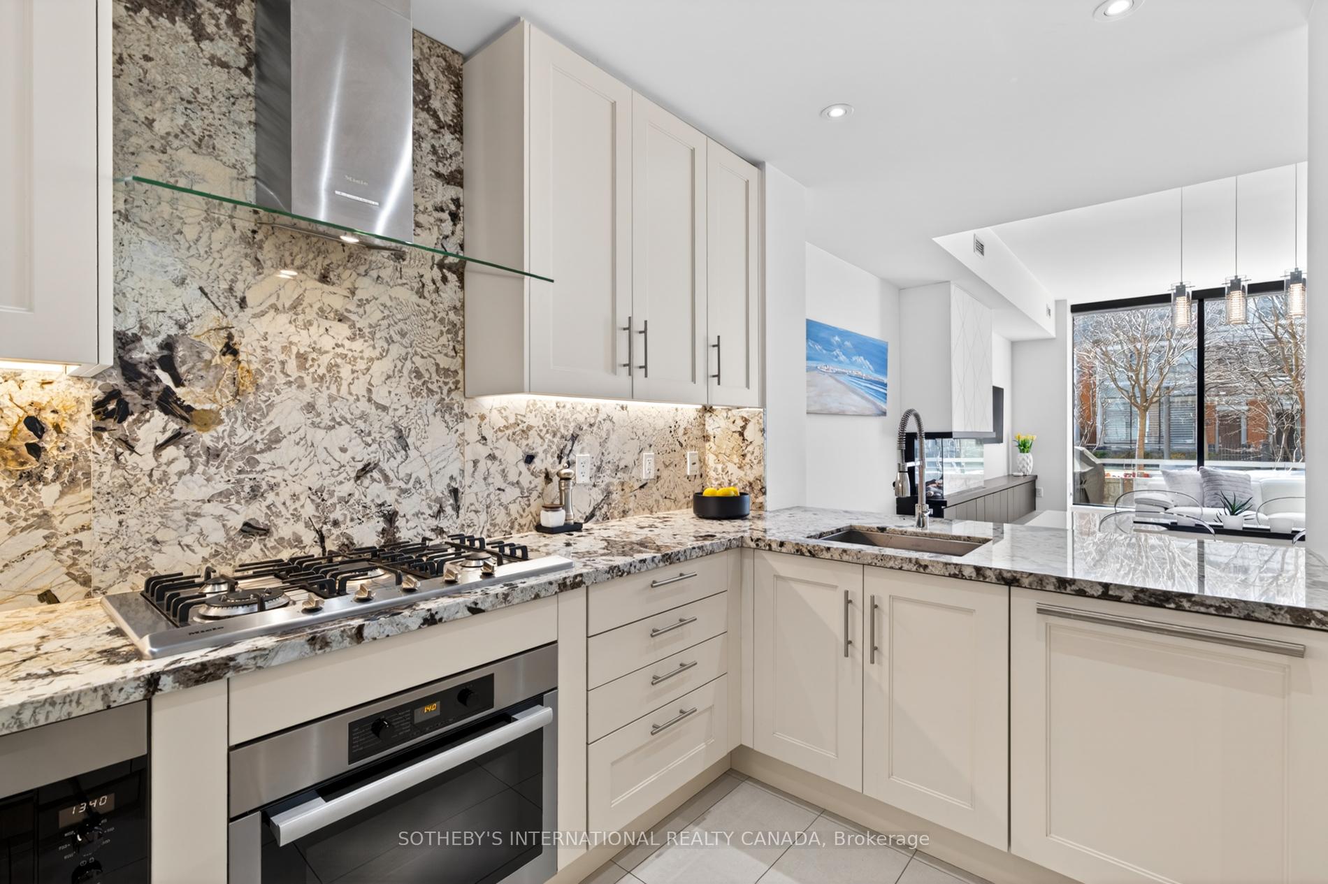 29 Queens Quay E Th 115