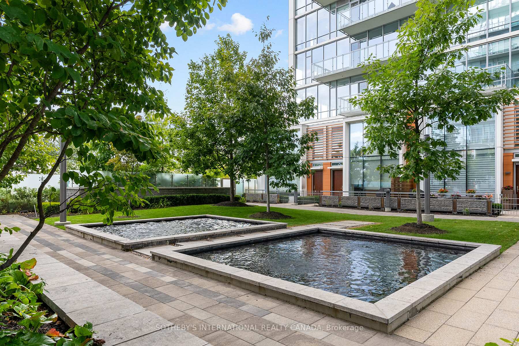 29 Queens Quay E Th 115