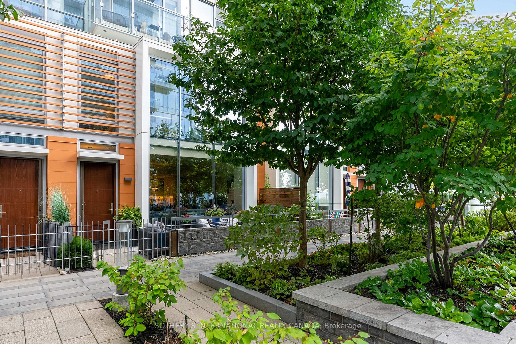 29 Queens Quay E Th 115