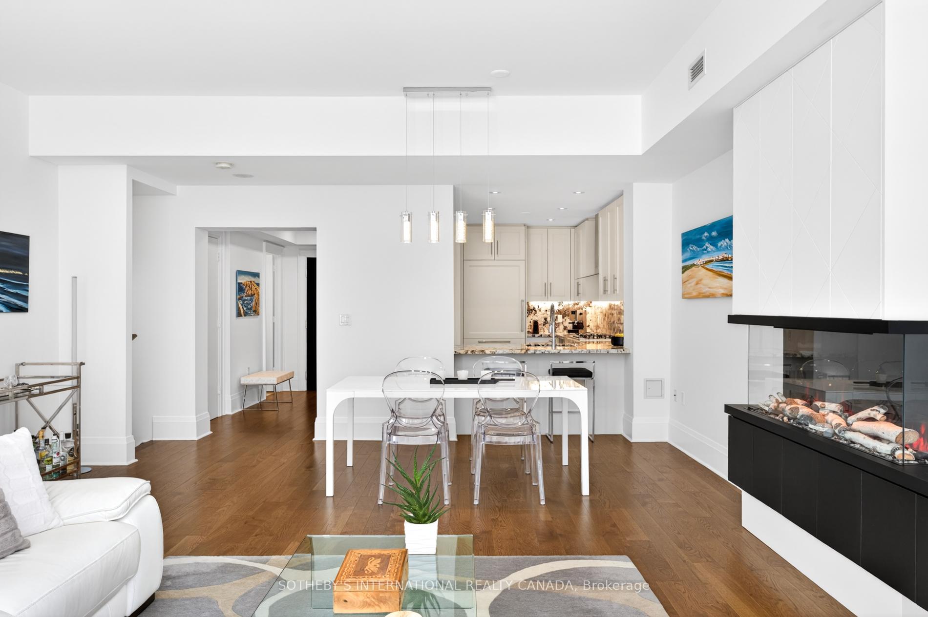 29 Queens Quay E Th 115