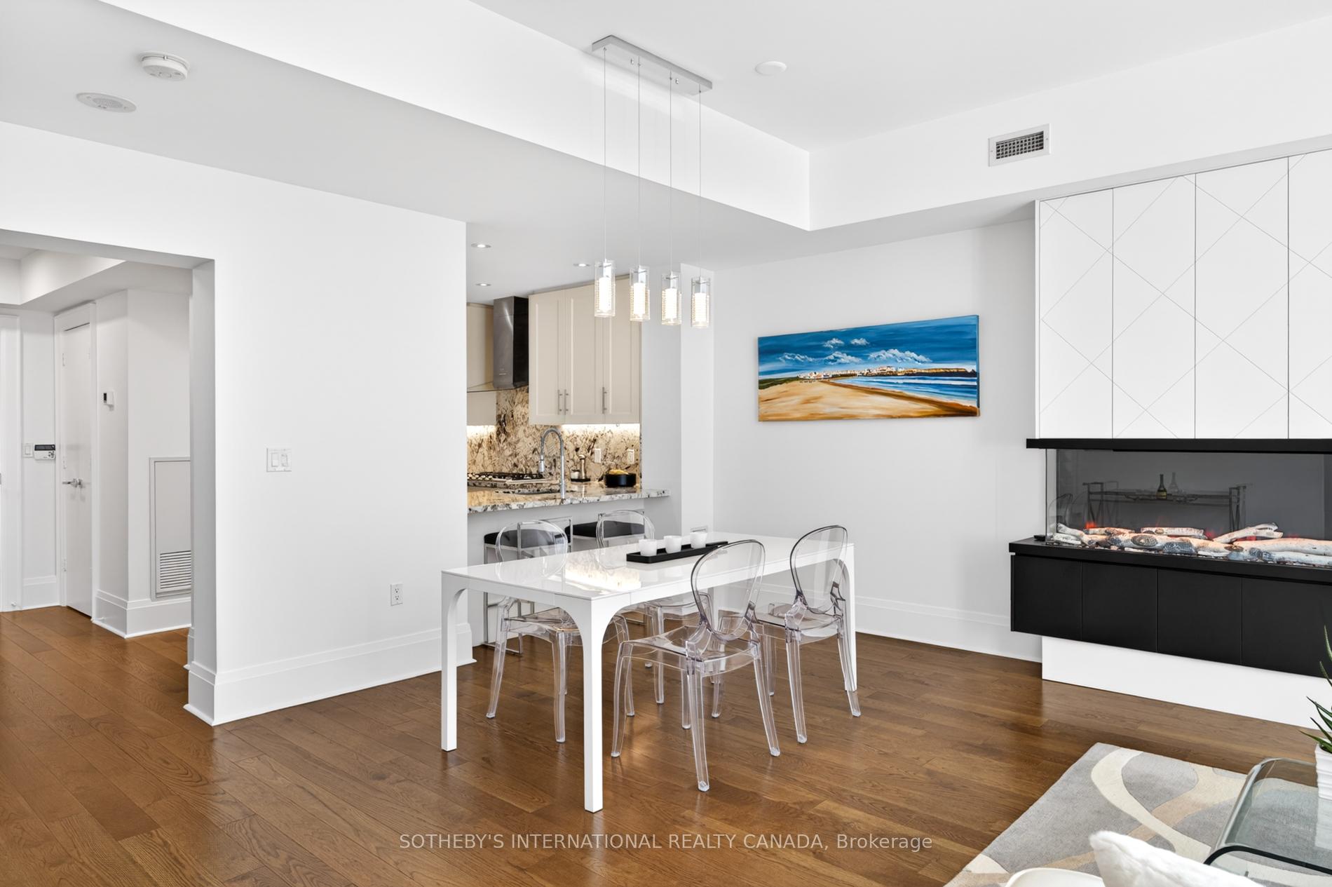 29 Queens Quay E Th 115