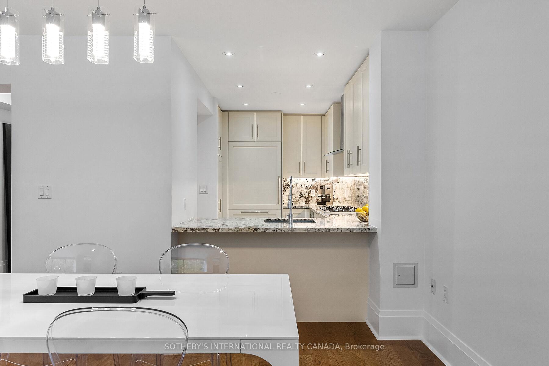 29 Queens Quay E Th 115
