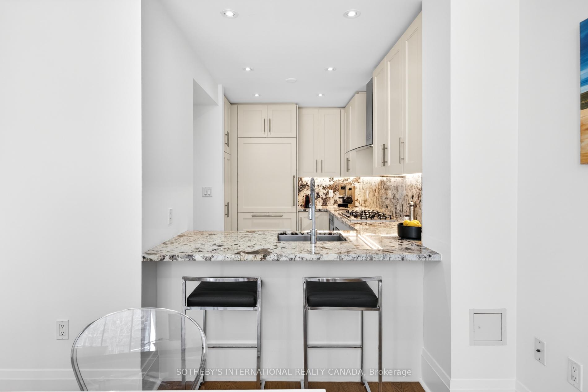 29 Queens Quay E Th 115