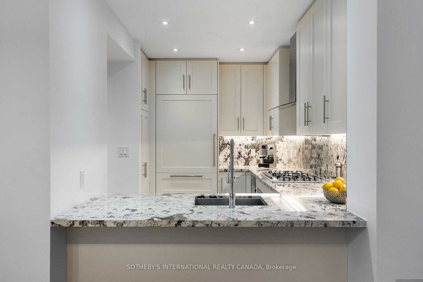 29 Queens Quay E Th 115