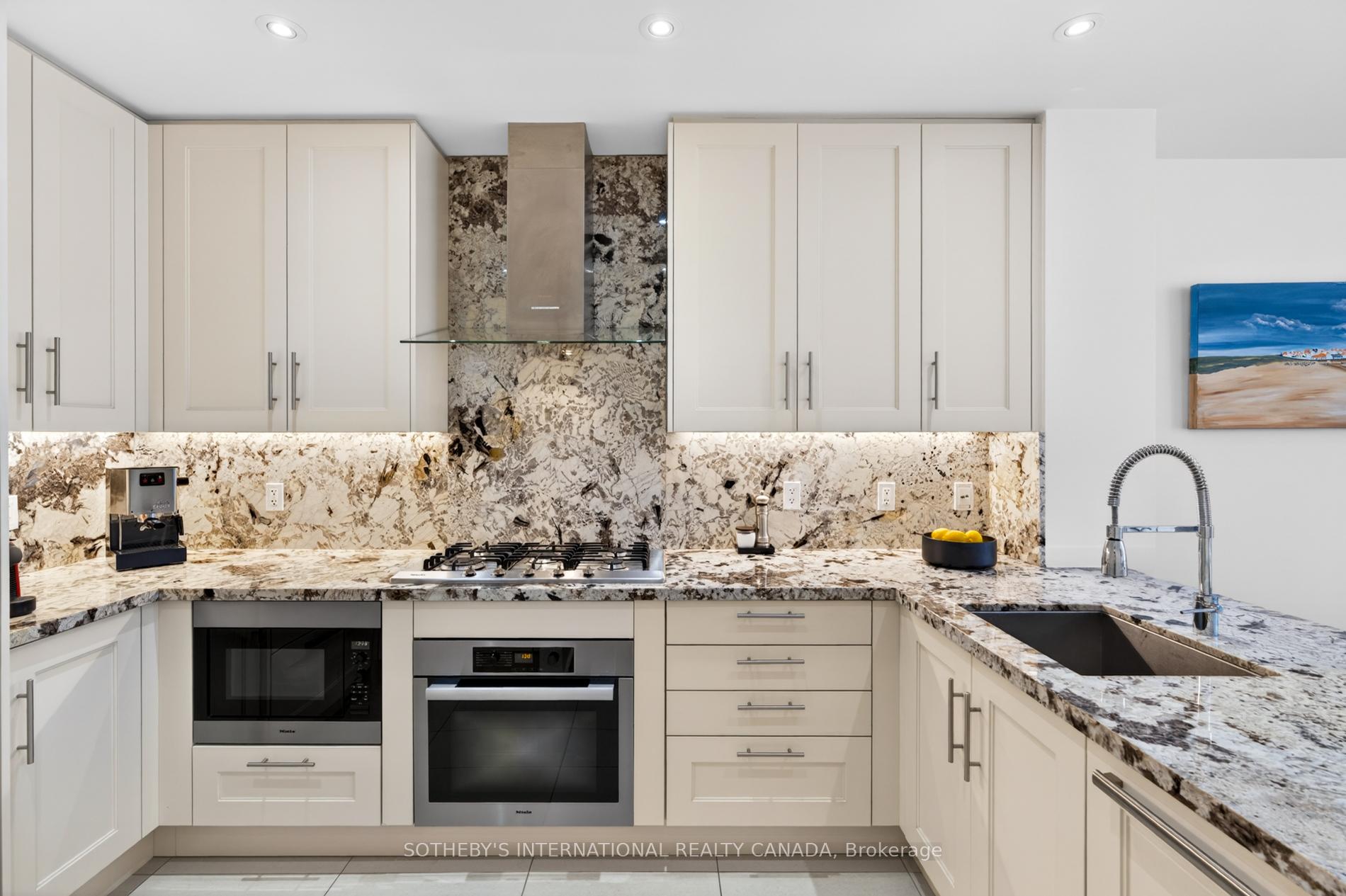 29 Queens Quay E Th 115