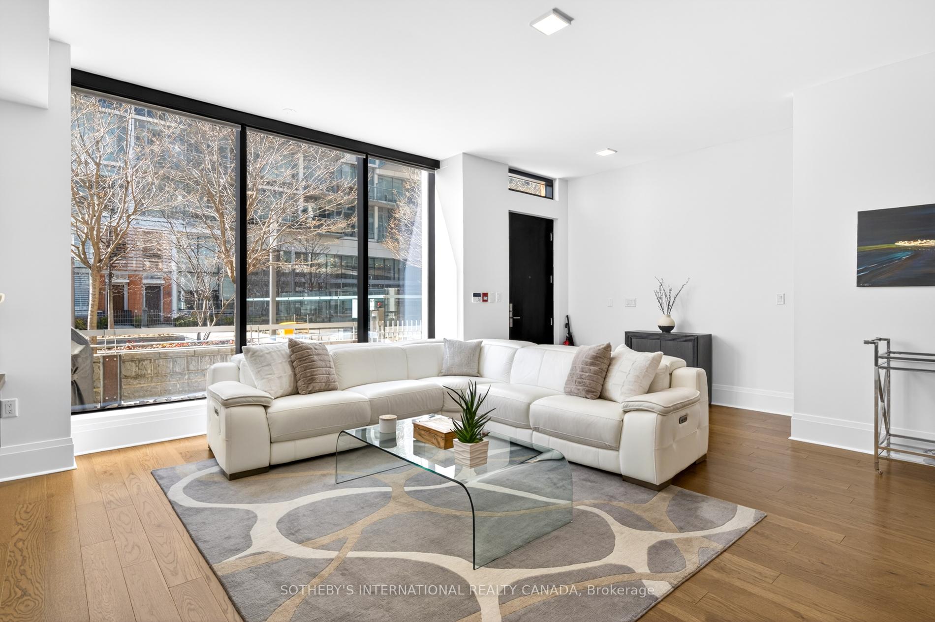 29 Queens Quay E Th 115