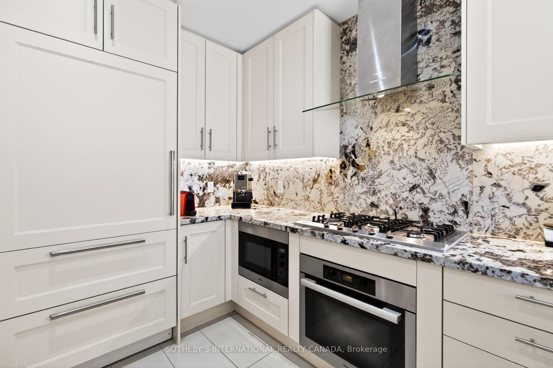 29 Queens Quay E Th 115