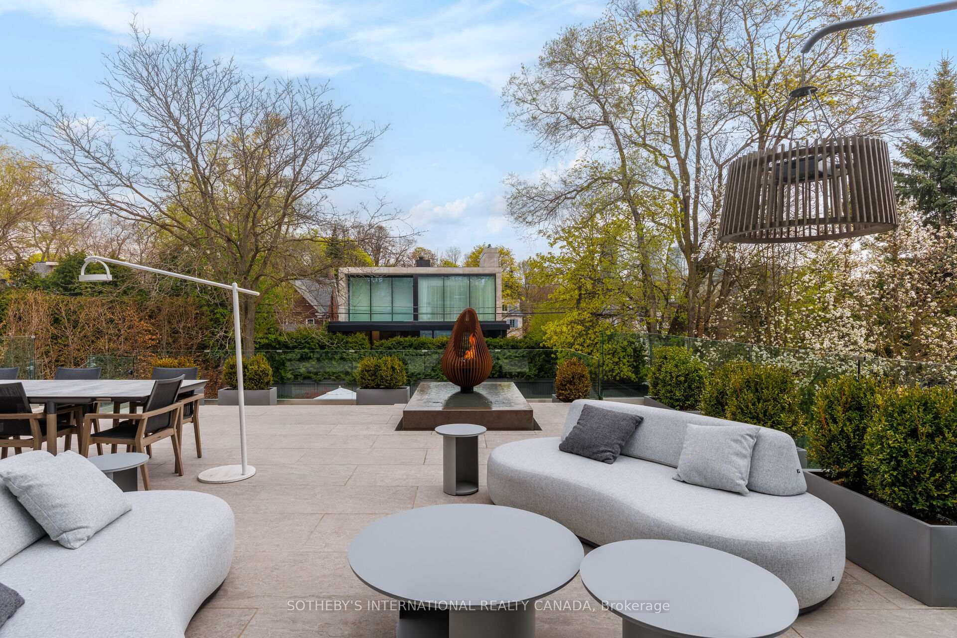211 Dunvegan Road
