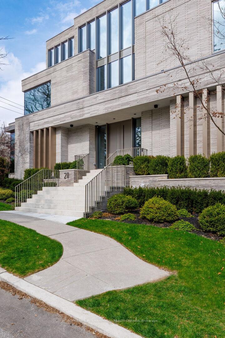 211 Dunvegan Road