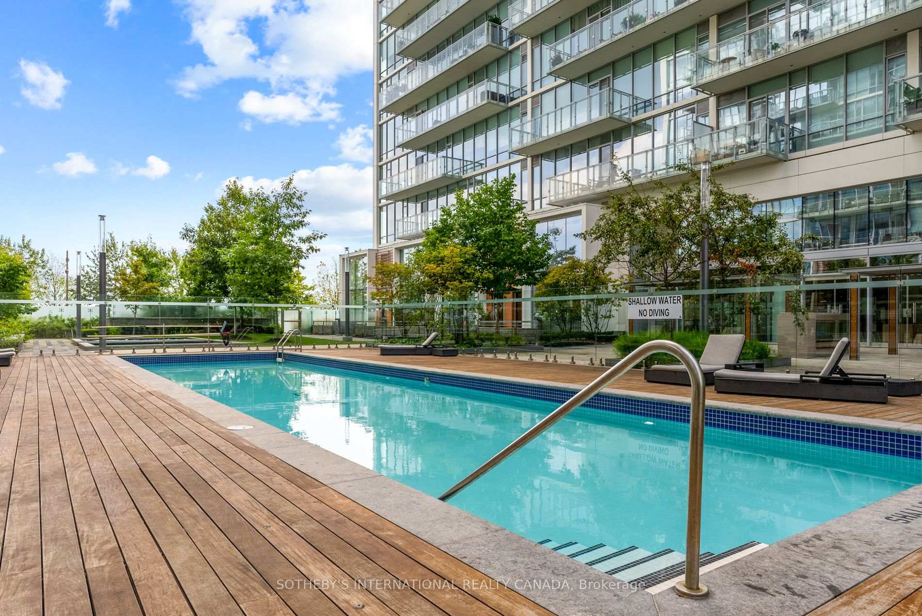 39 Queens Quay N/A E 816