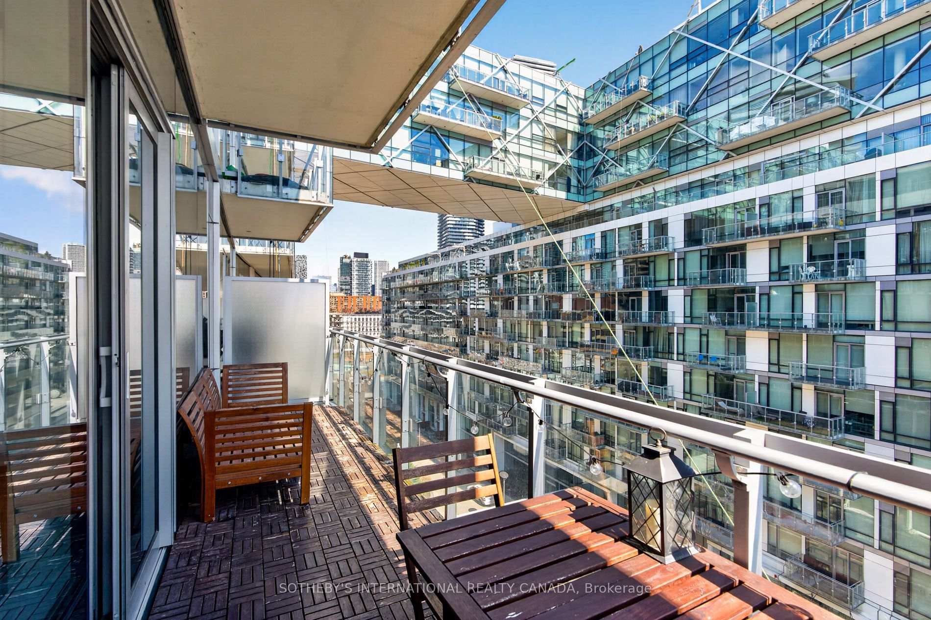 39 Queens Quay N/A E 816