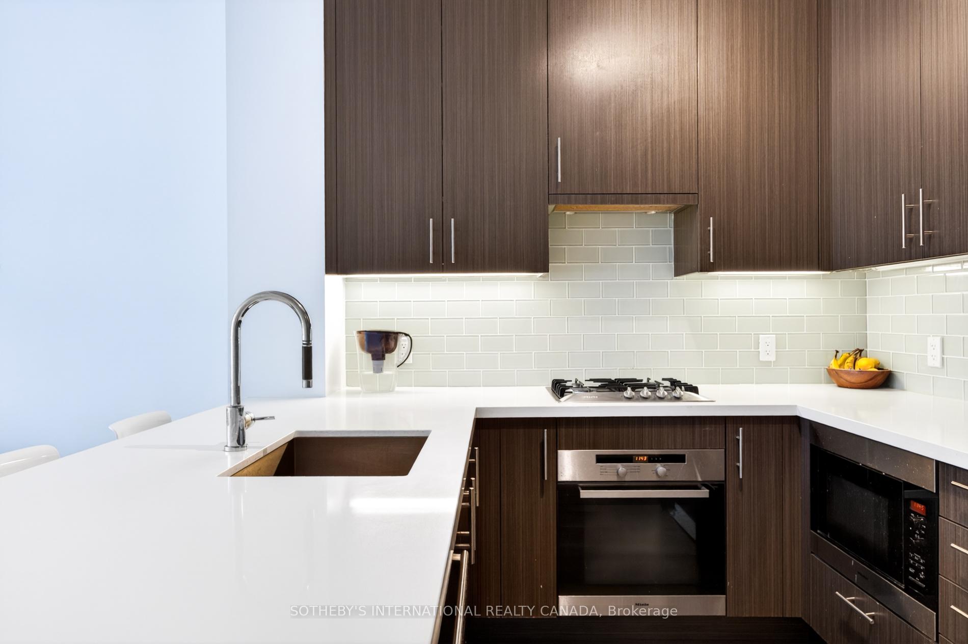 39 Queens Quay N/A E 816