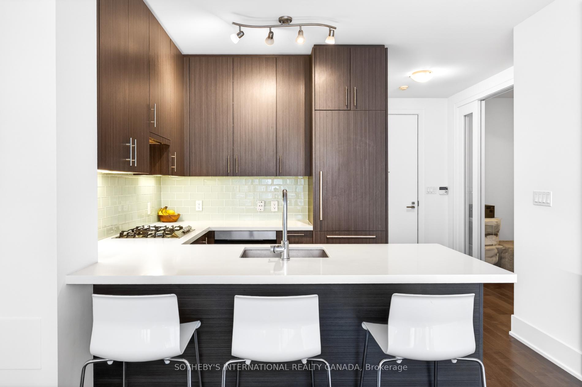 39 Queens Quay N/A E 816