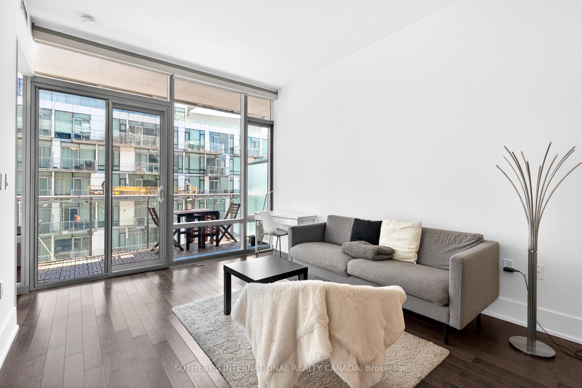 39 Queens Quay N/A E 816