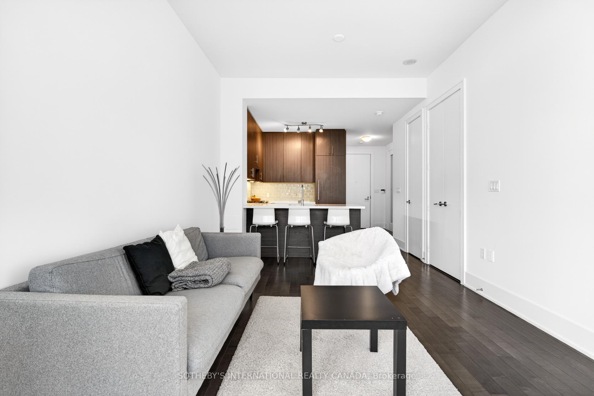 39 Queens Quay N/A E 816