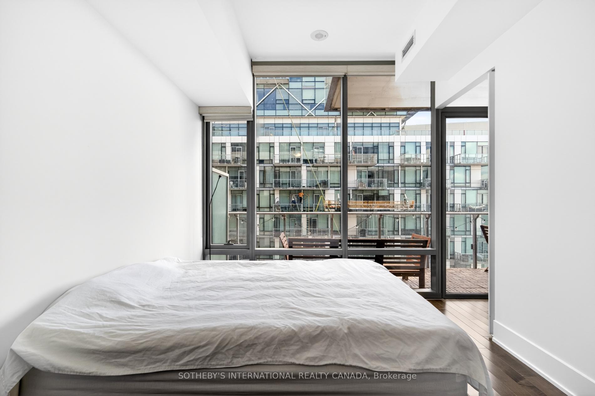 39 Queens Quay N/A E 816