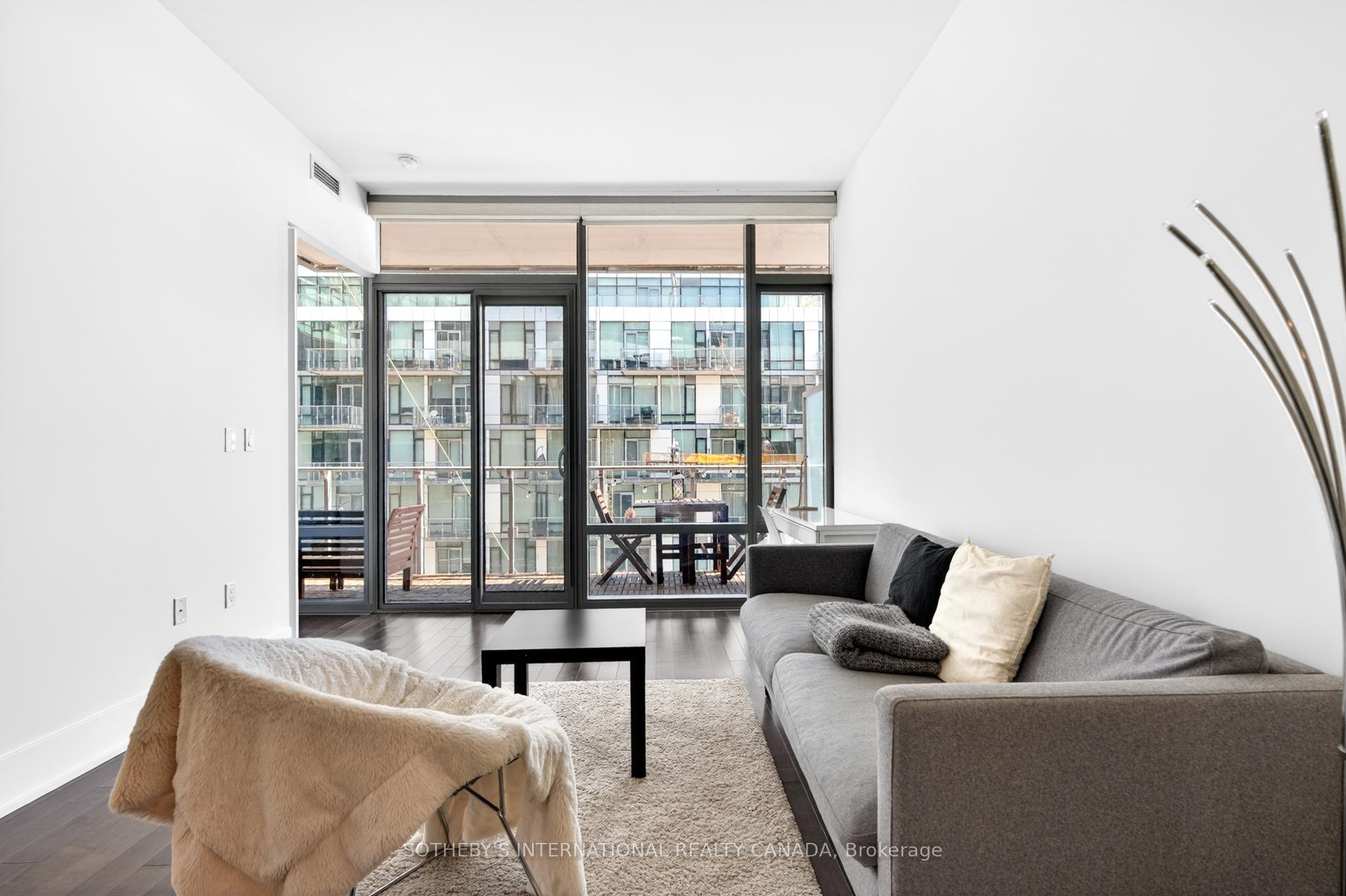 39 Queens Quay N/A E 816