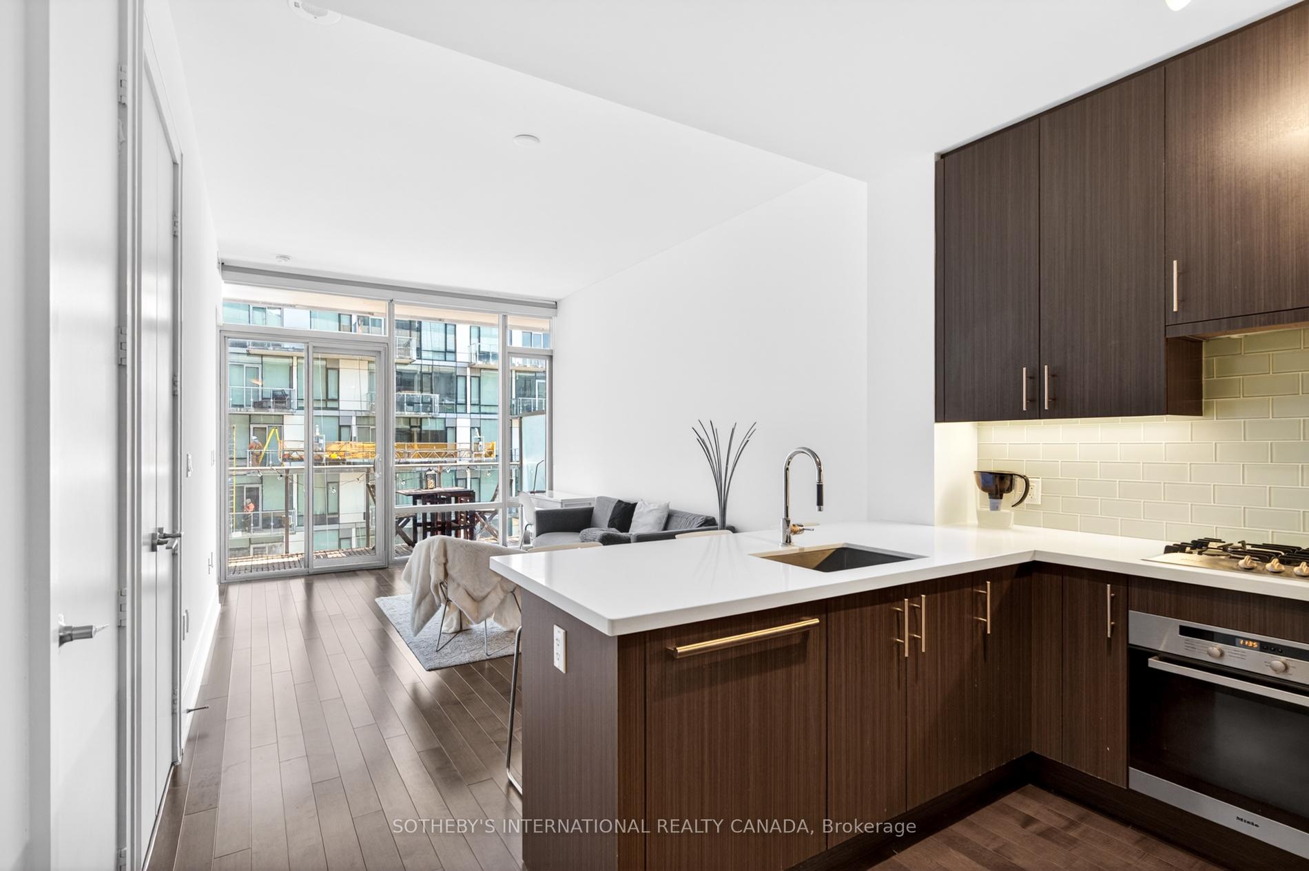 39 Queens Quay N/A E 816