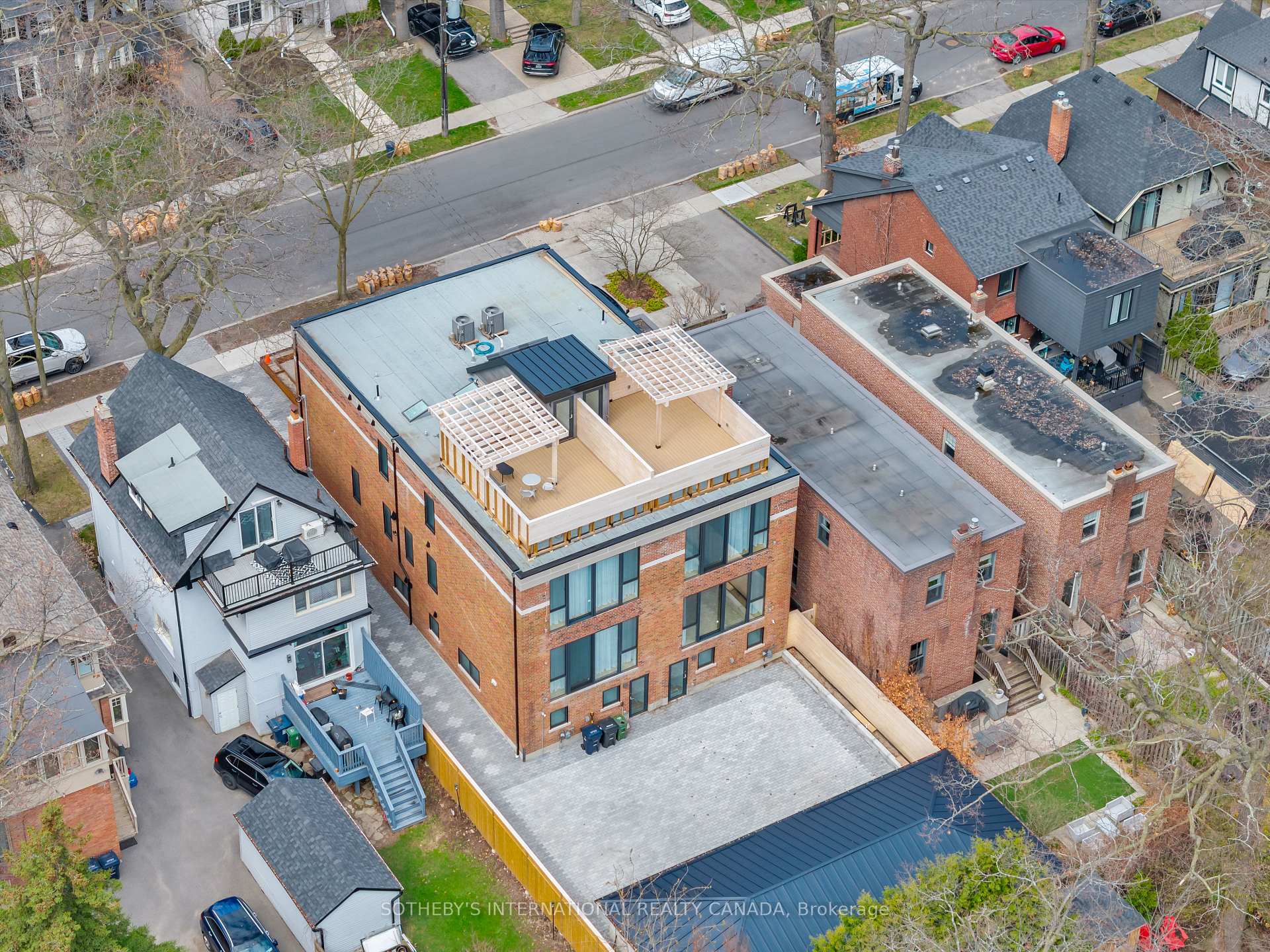 323 St Clair Avenue E