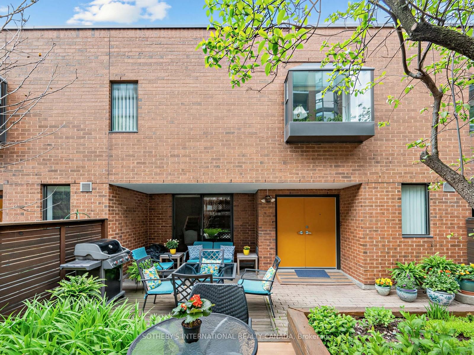 188 Spadina Avenue Th. 2