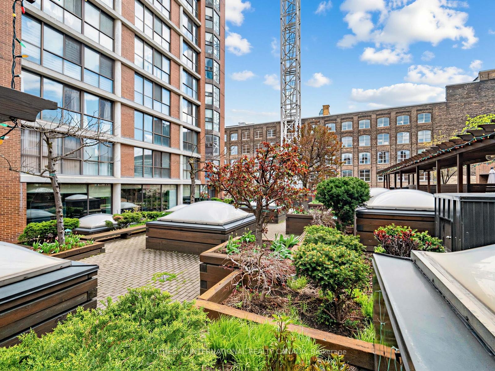 188 Spadina Avenue Th. 2