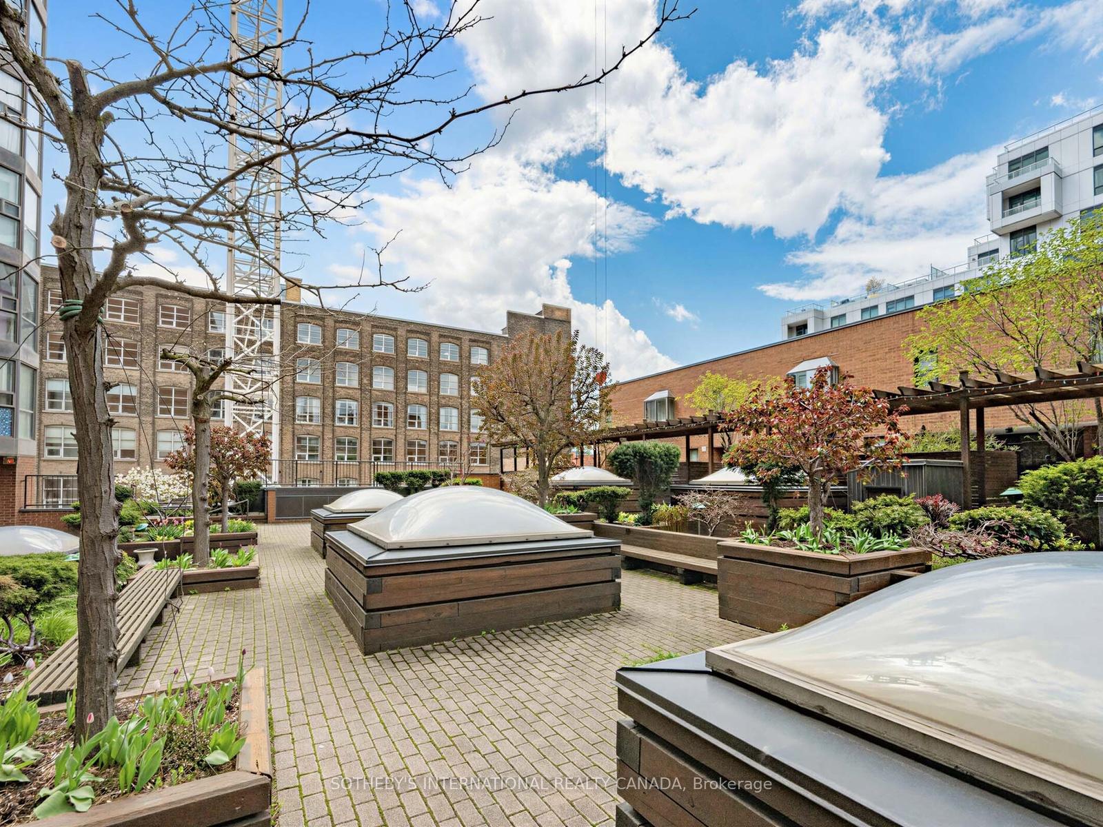 188 Spadina Avenue Th. 2
