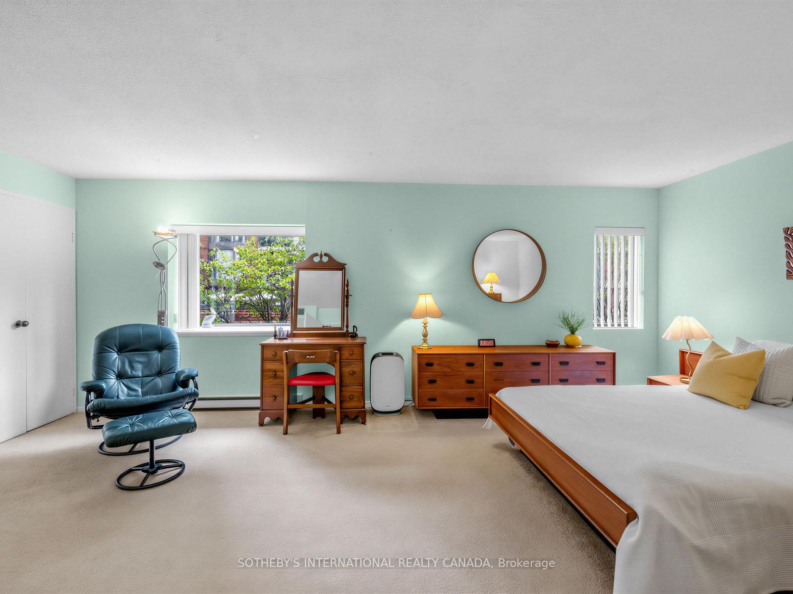 188 Spadina Avenue Th. 2
