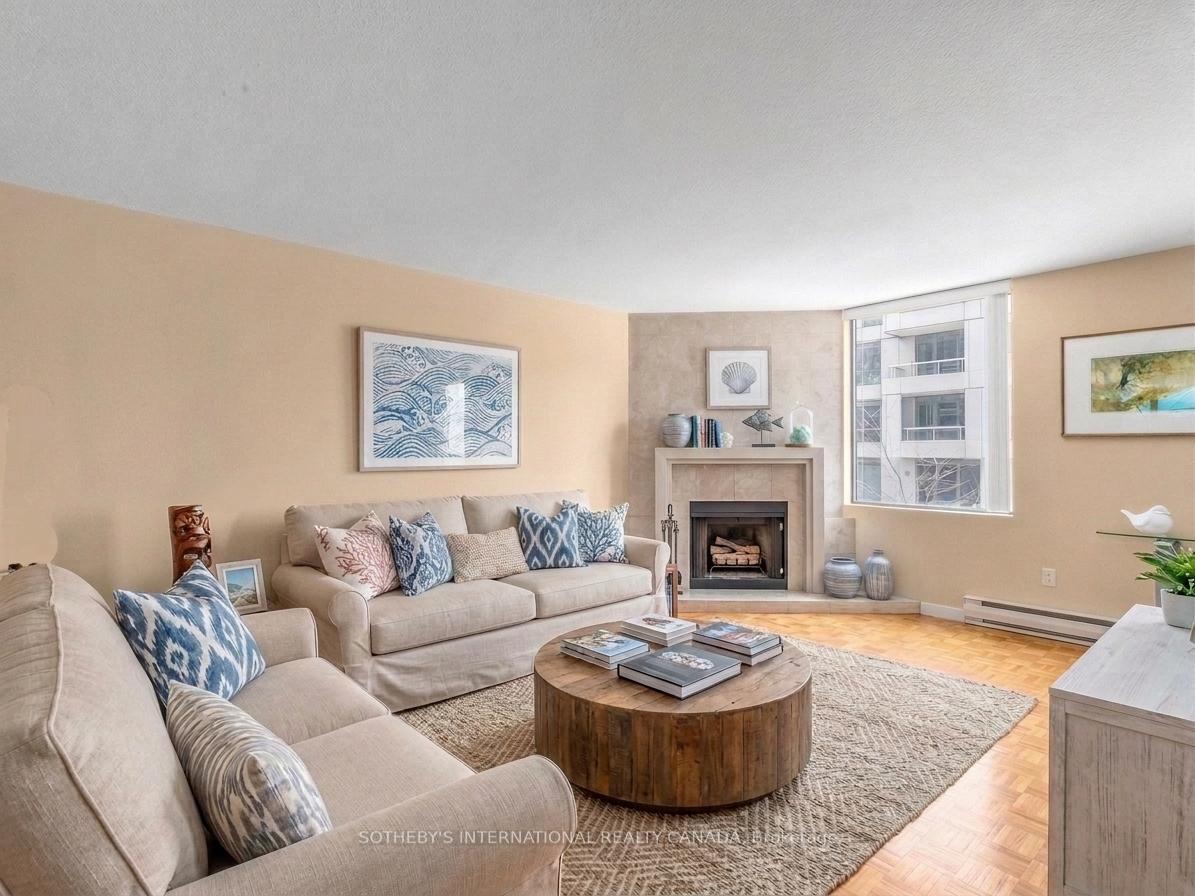 188 Spadina Avenue Th. 2
