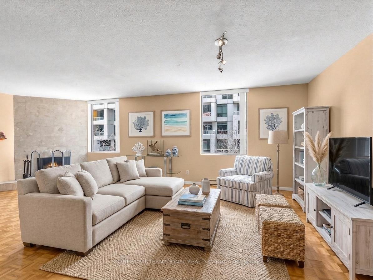 188 Spadina Avenue Th. 2