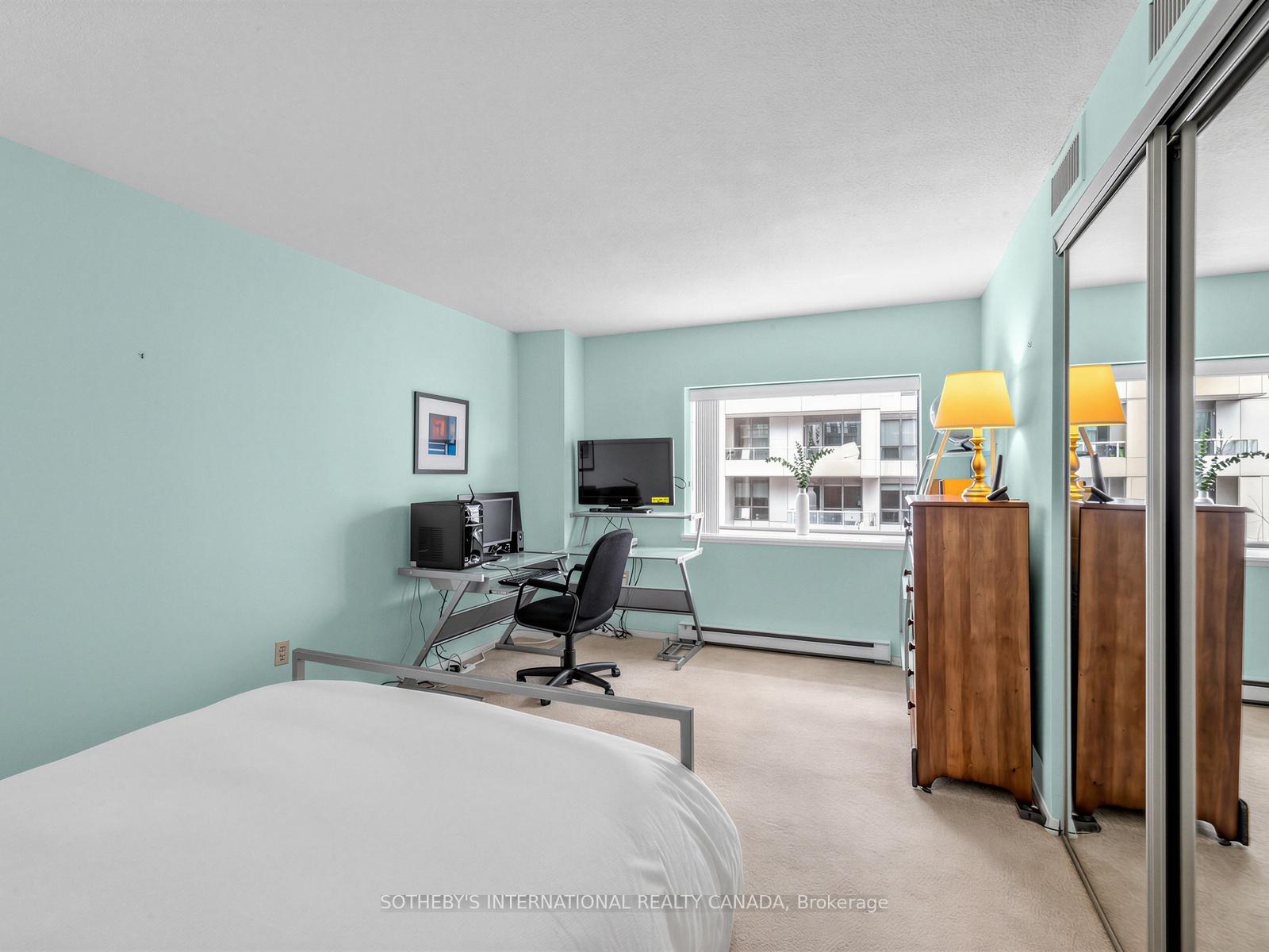 188 Spadina Avenue Th. 2