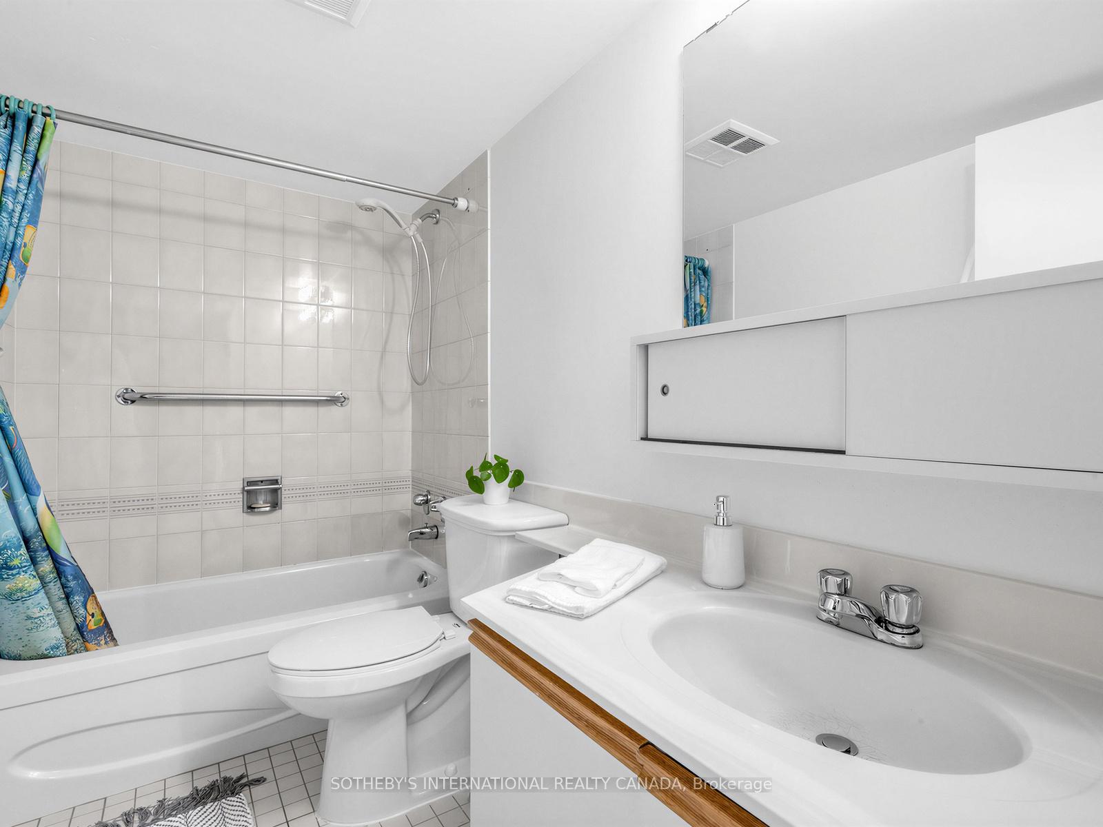 188 Spadina Avenue Th. 2
