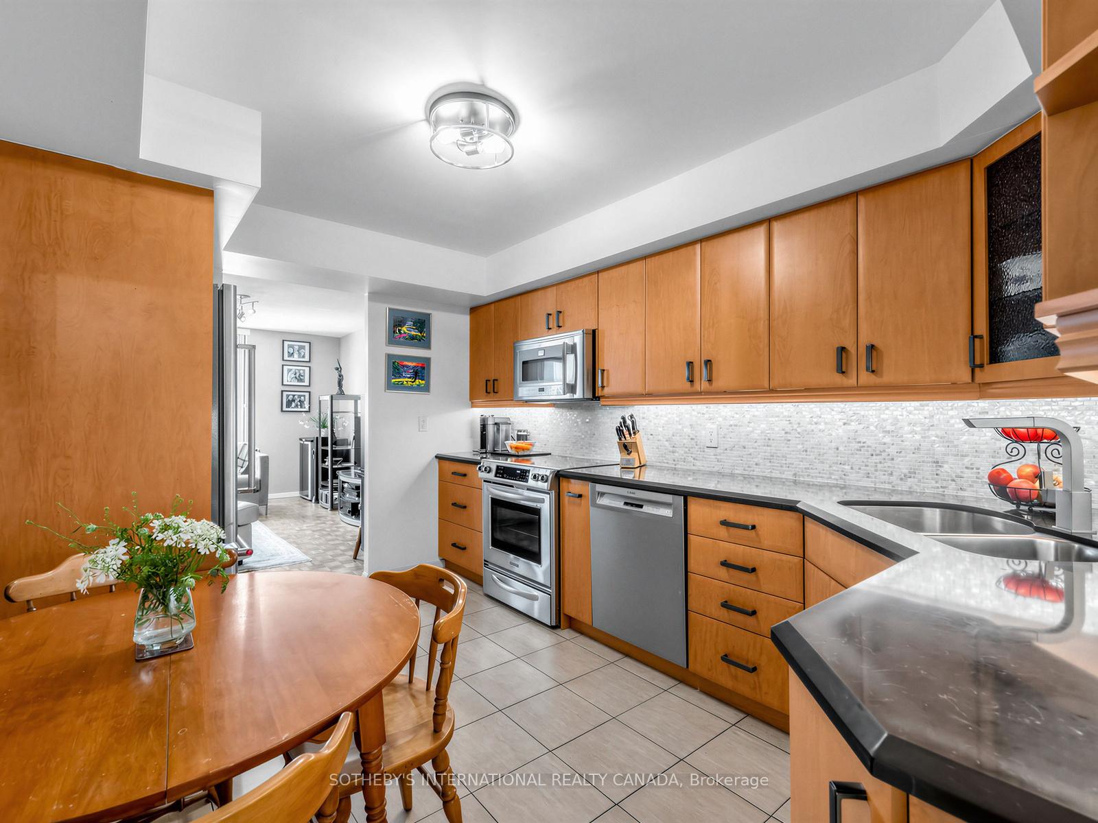 188 Spadina Avenue Th. 2