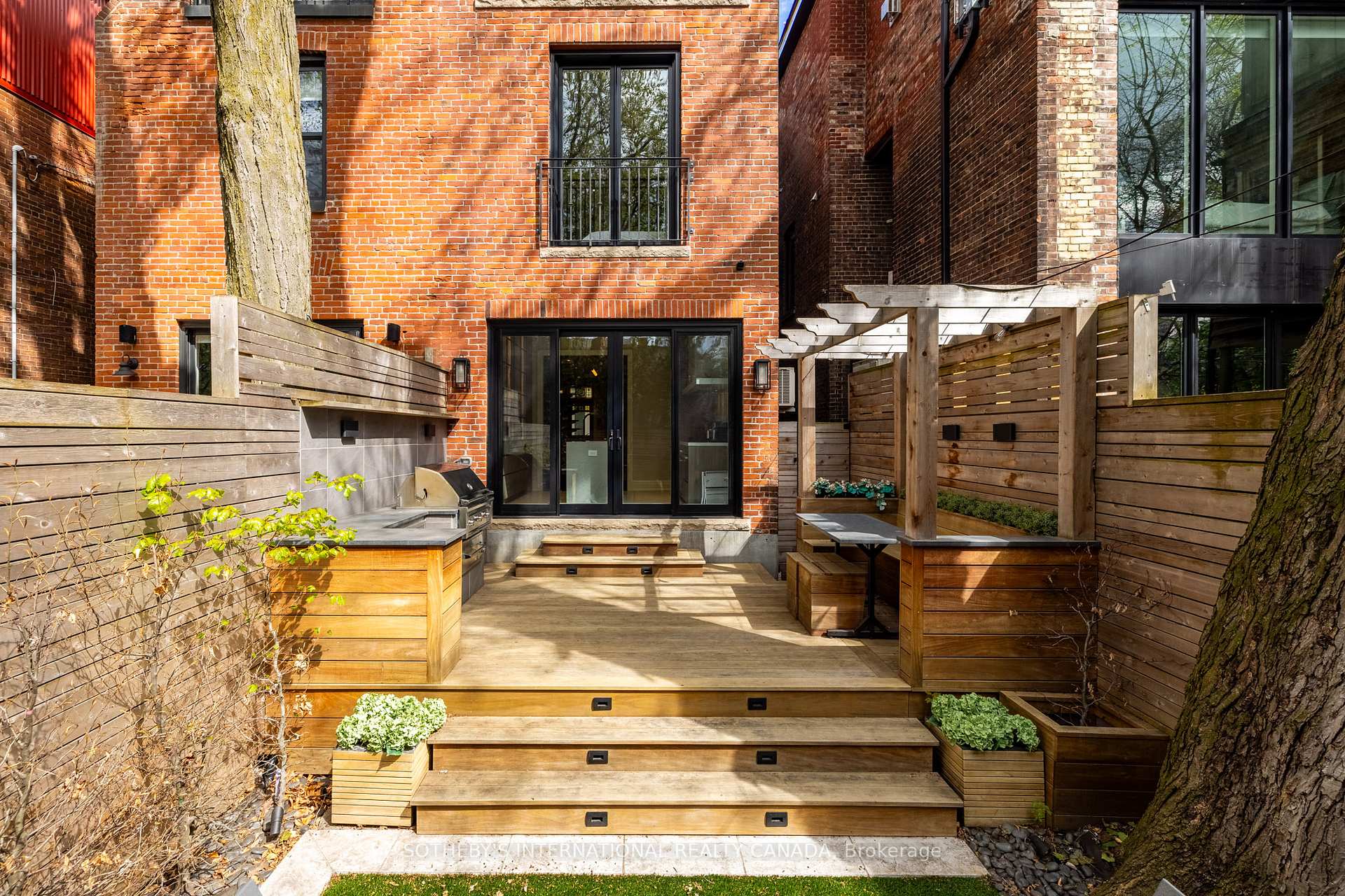33 Tranby Avenue