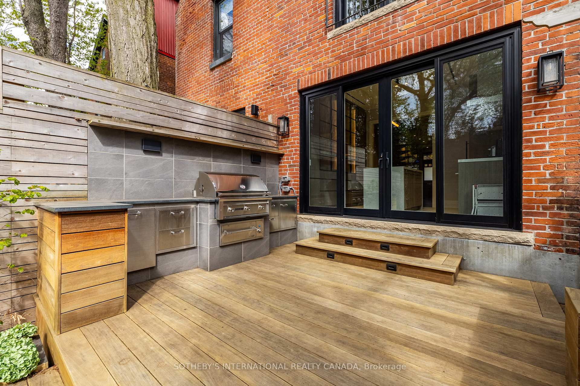 33 Tranby Avenue