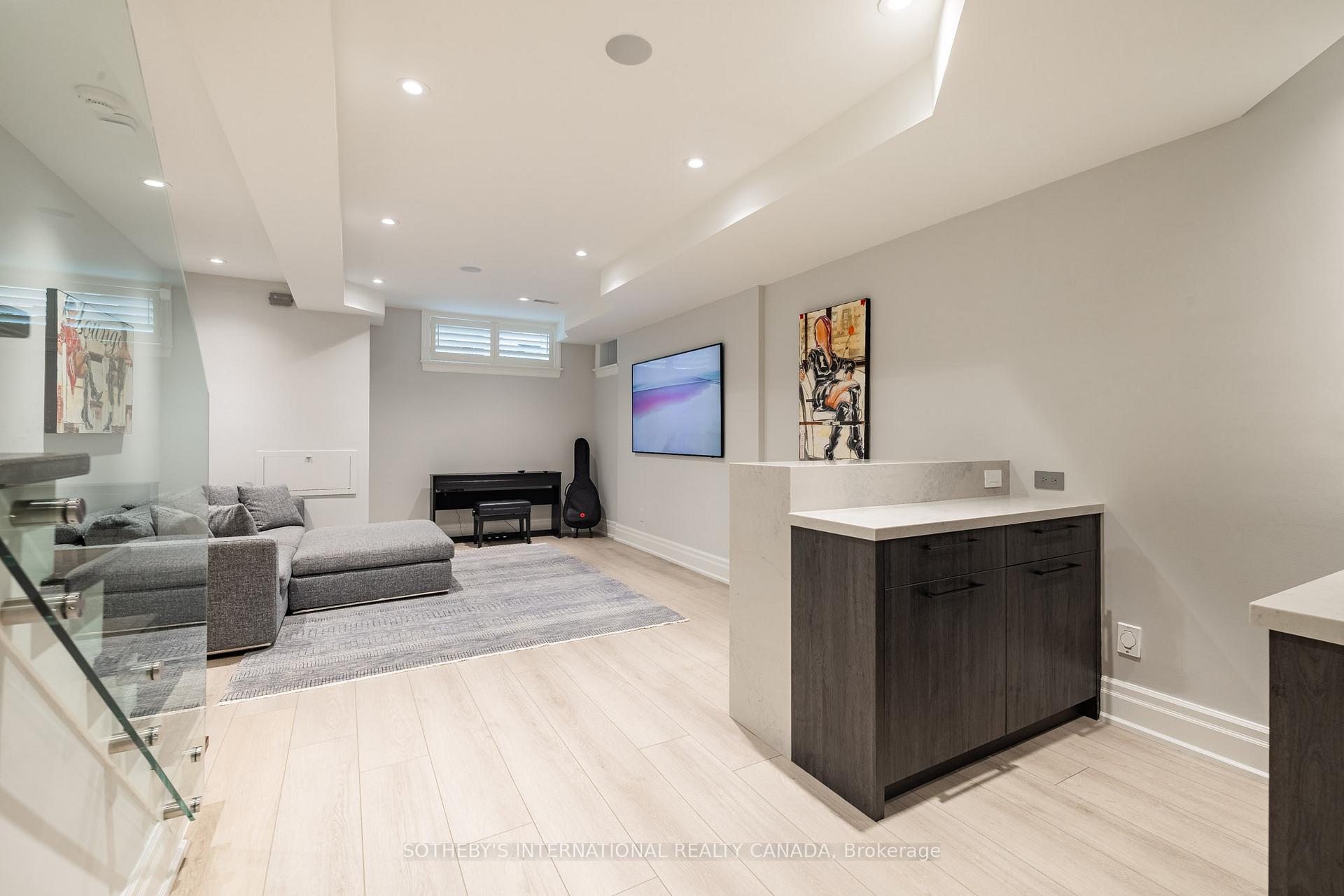 33 Tranby Avenue
