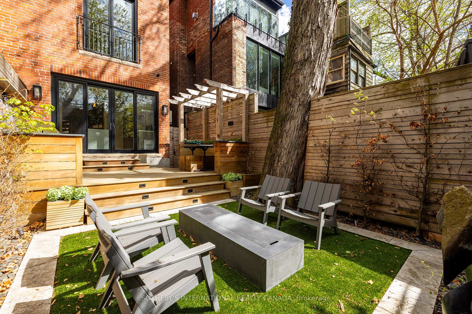 33 Tranby Avenue