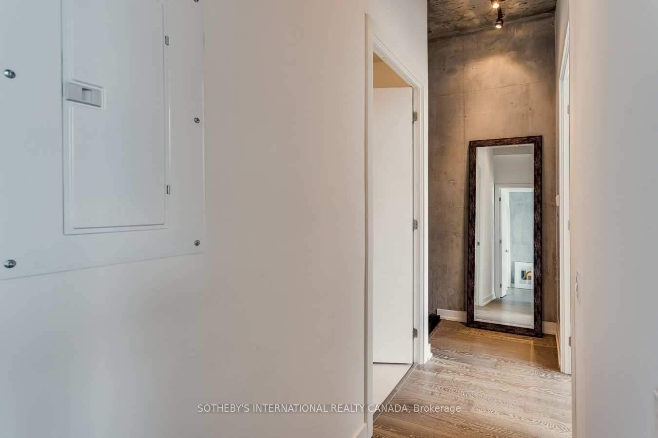 39 Brant Street PH06