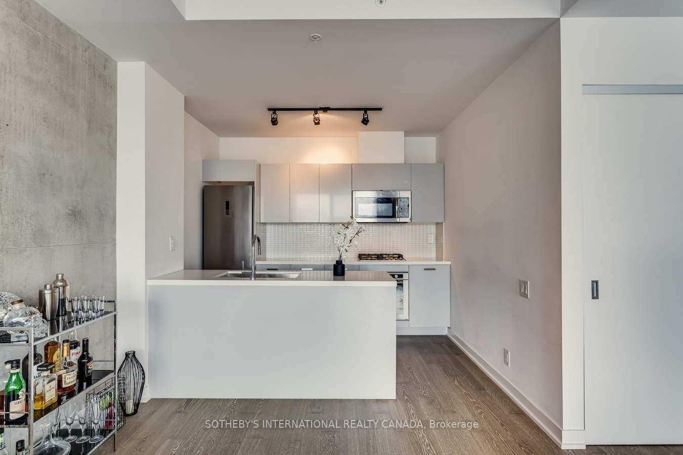 39 Brant Street PH06