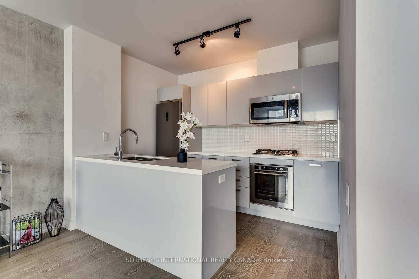 39 Brant Street PH06
