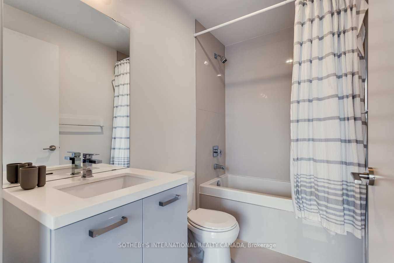 39 Brant Street PH06