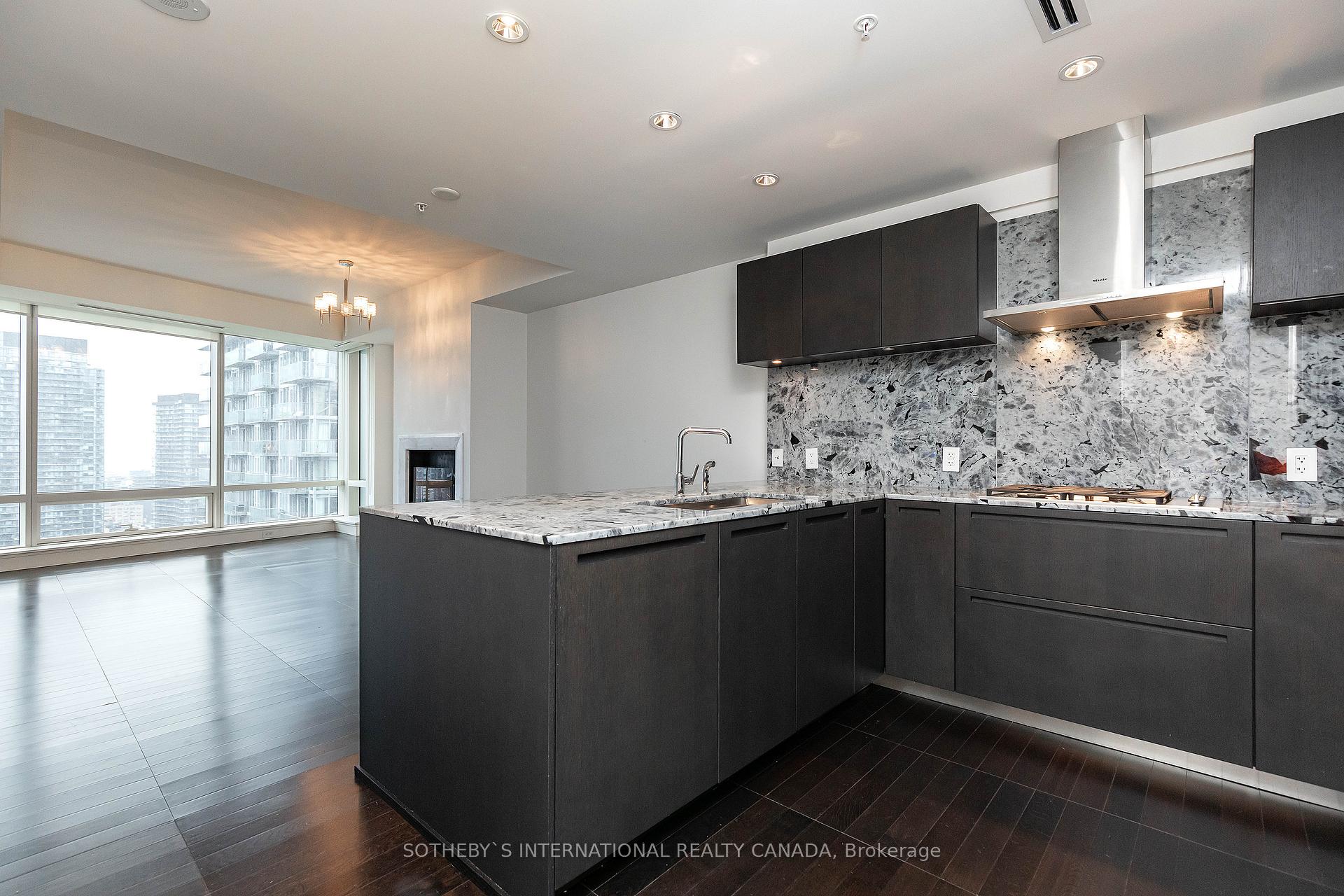 180 University Avenue 3002