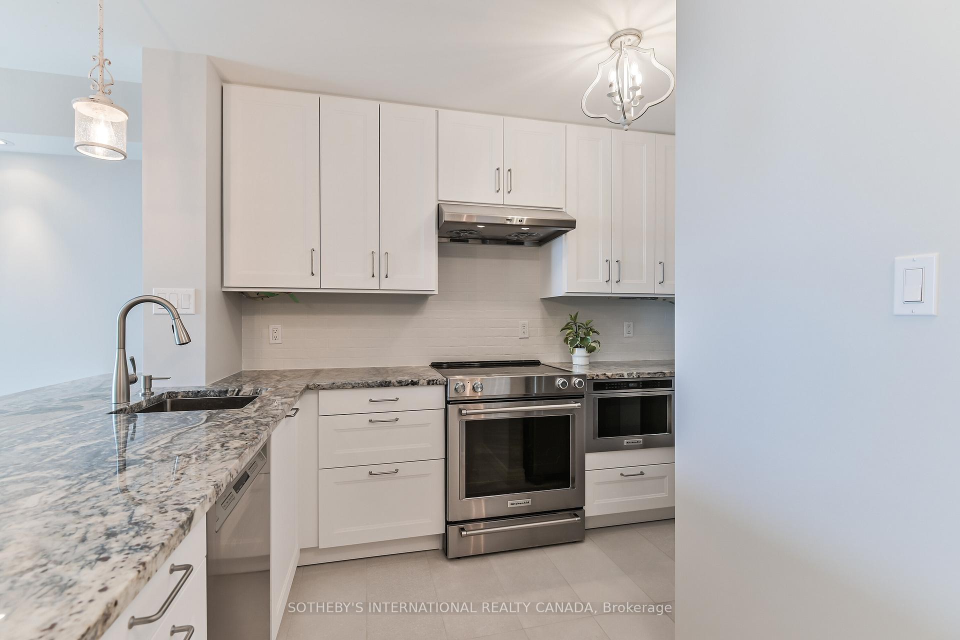 323 Richmond Street E 1208