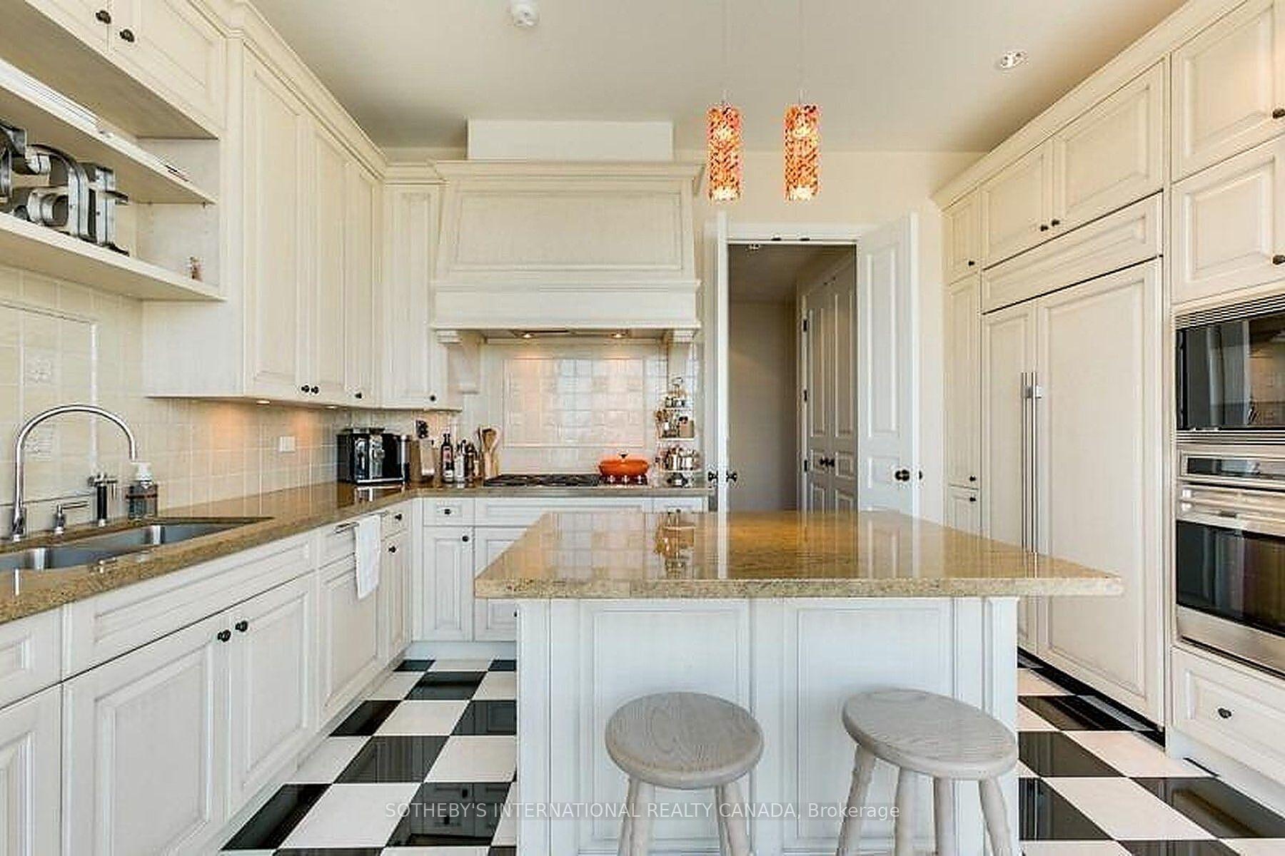 183 Wellington Street W 2602