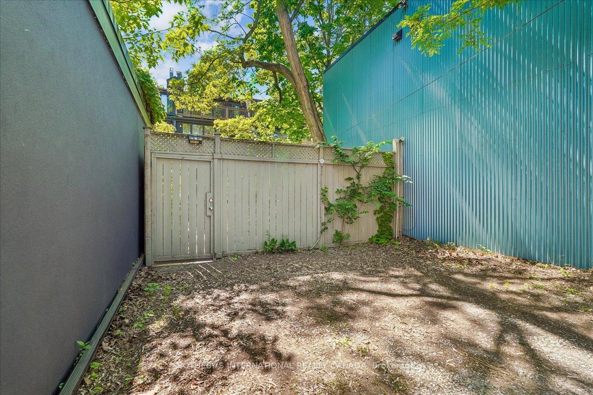 9 Rose Avenue