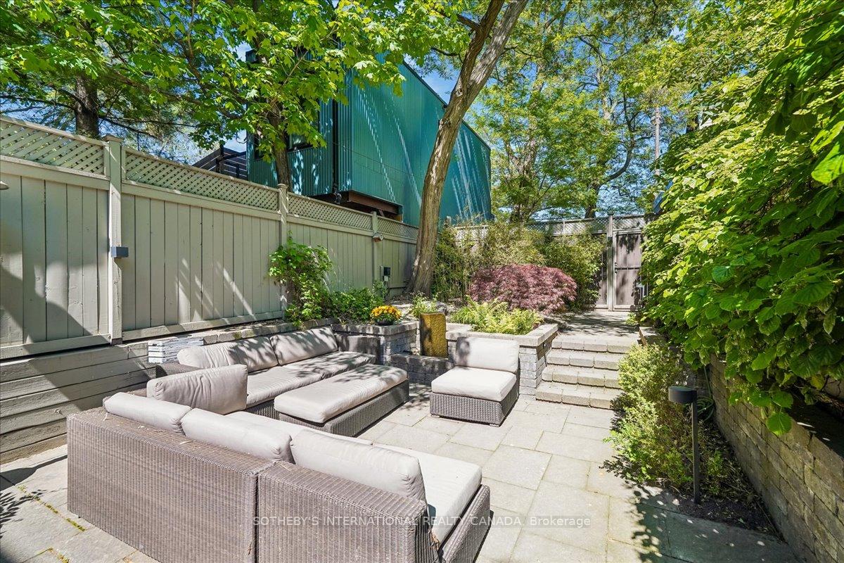 9 Rose Avenue