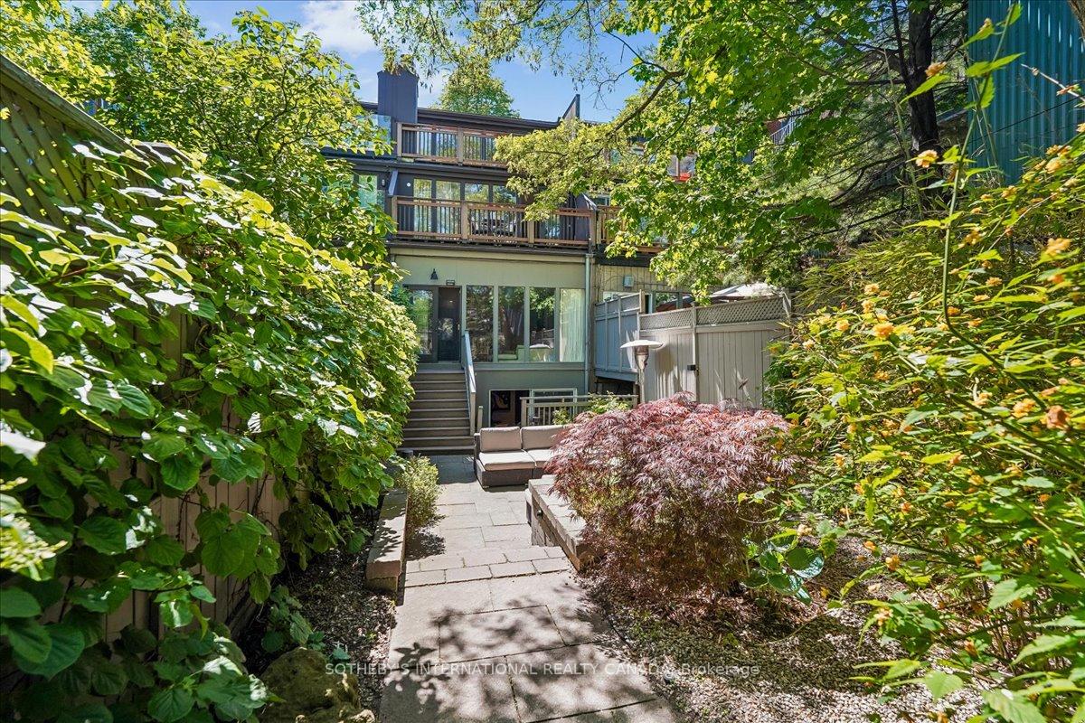 9 Rose Avenue