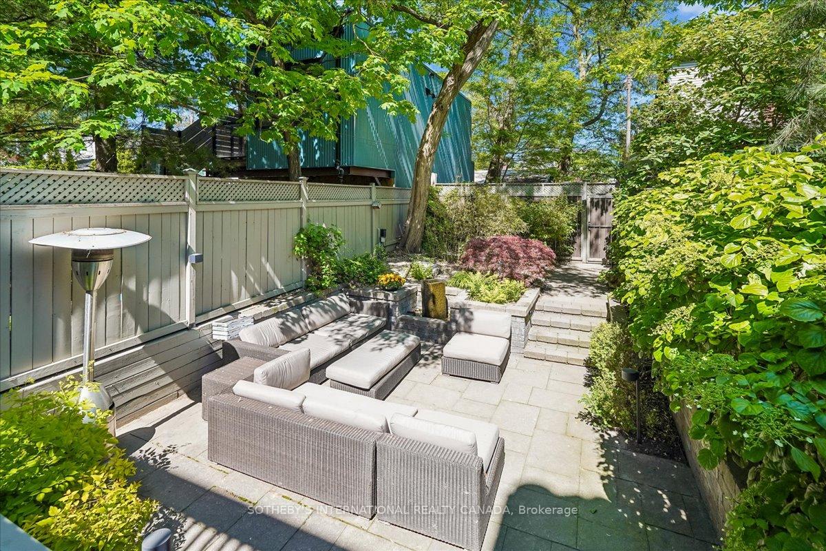 9 Rose Avenue