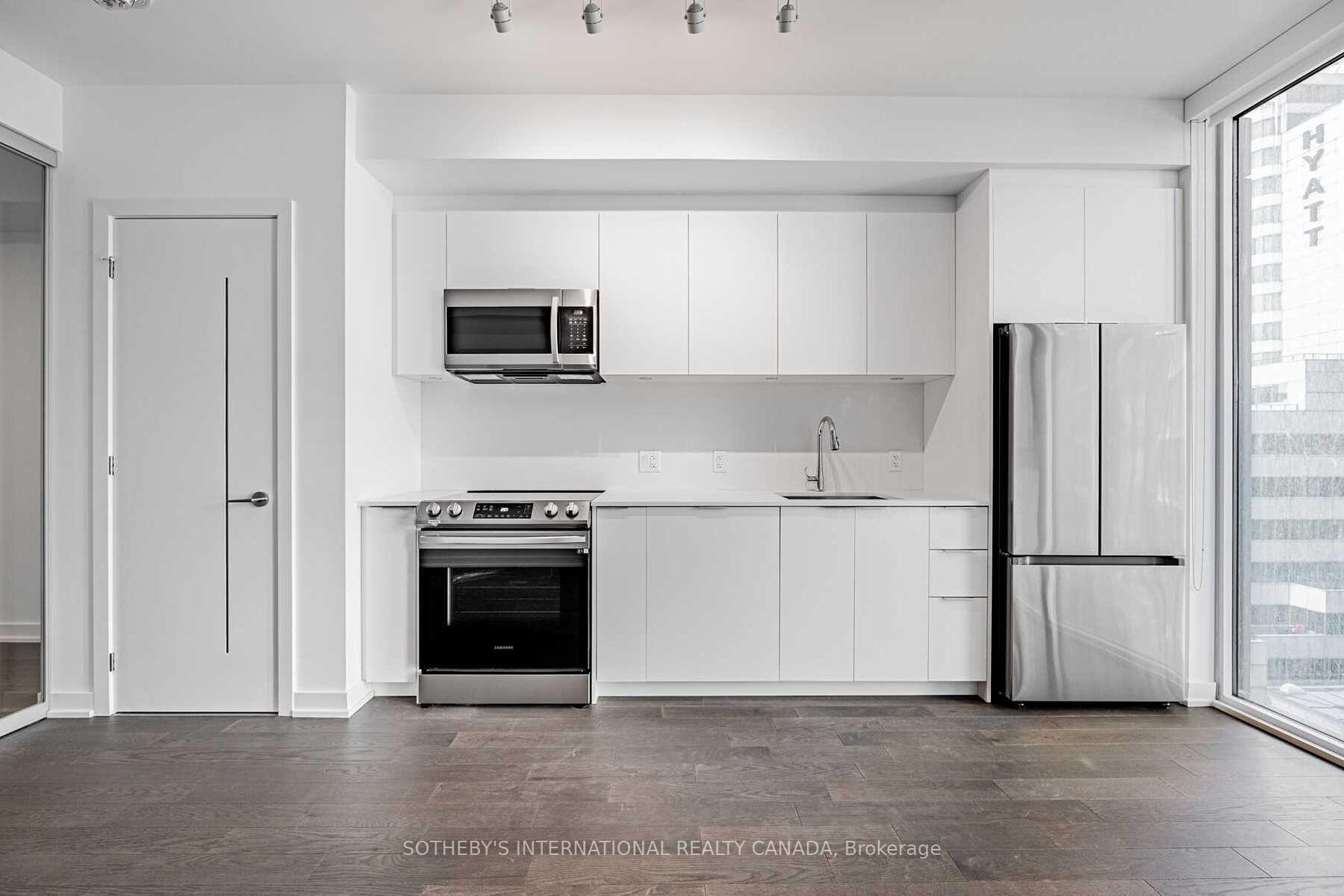 357 King Street W 806