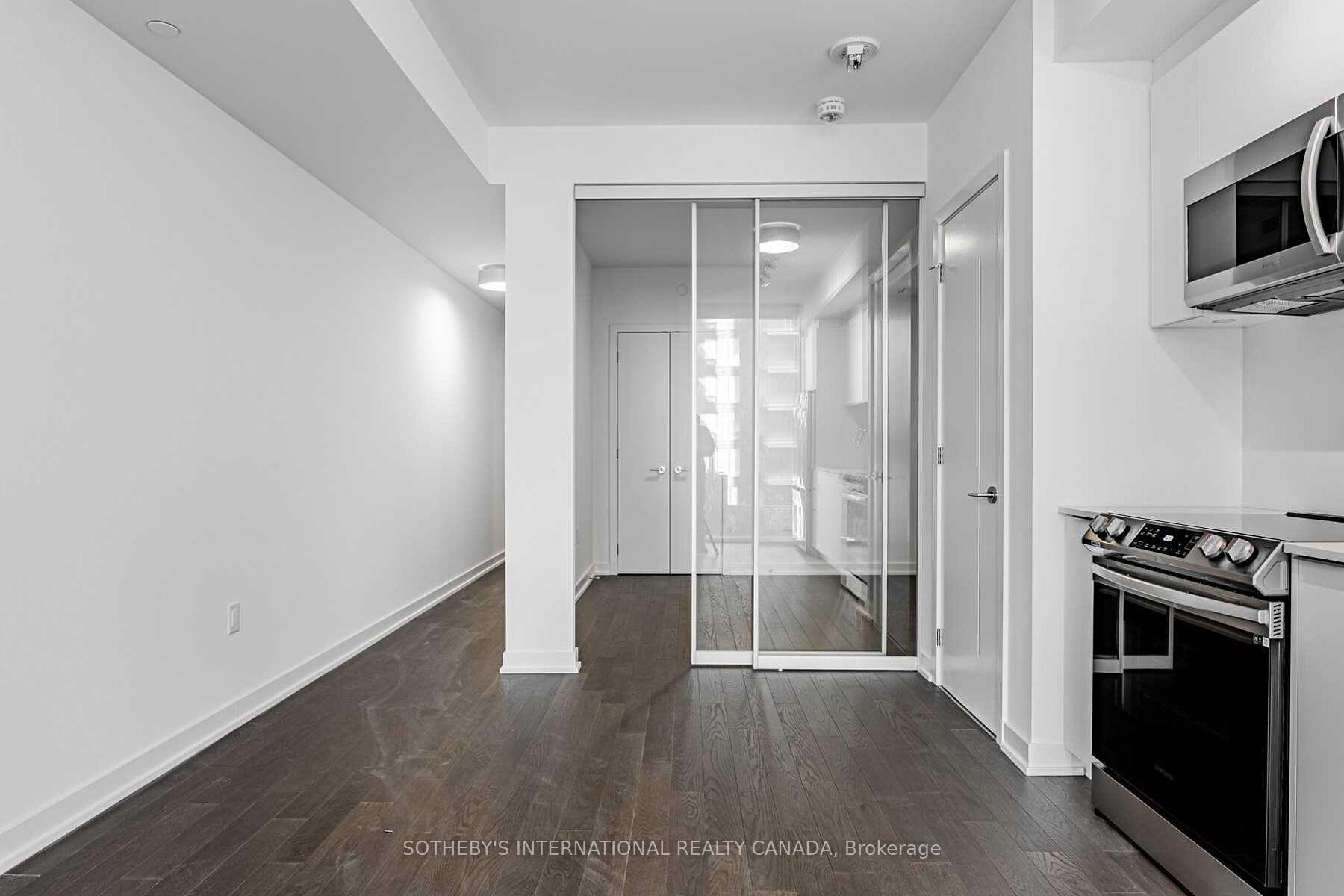 357 King Street W 806