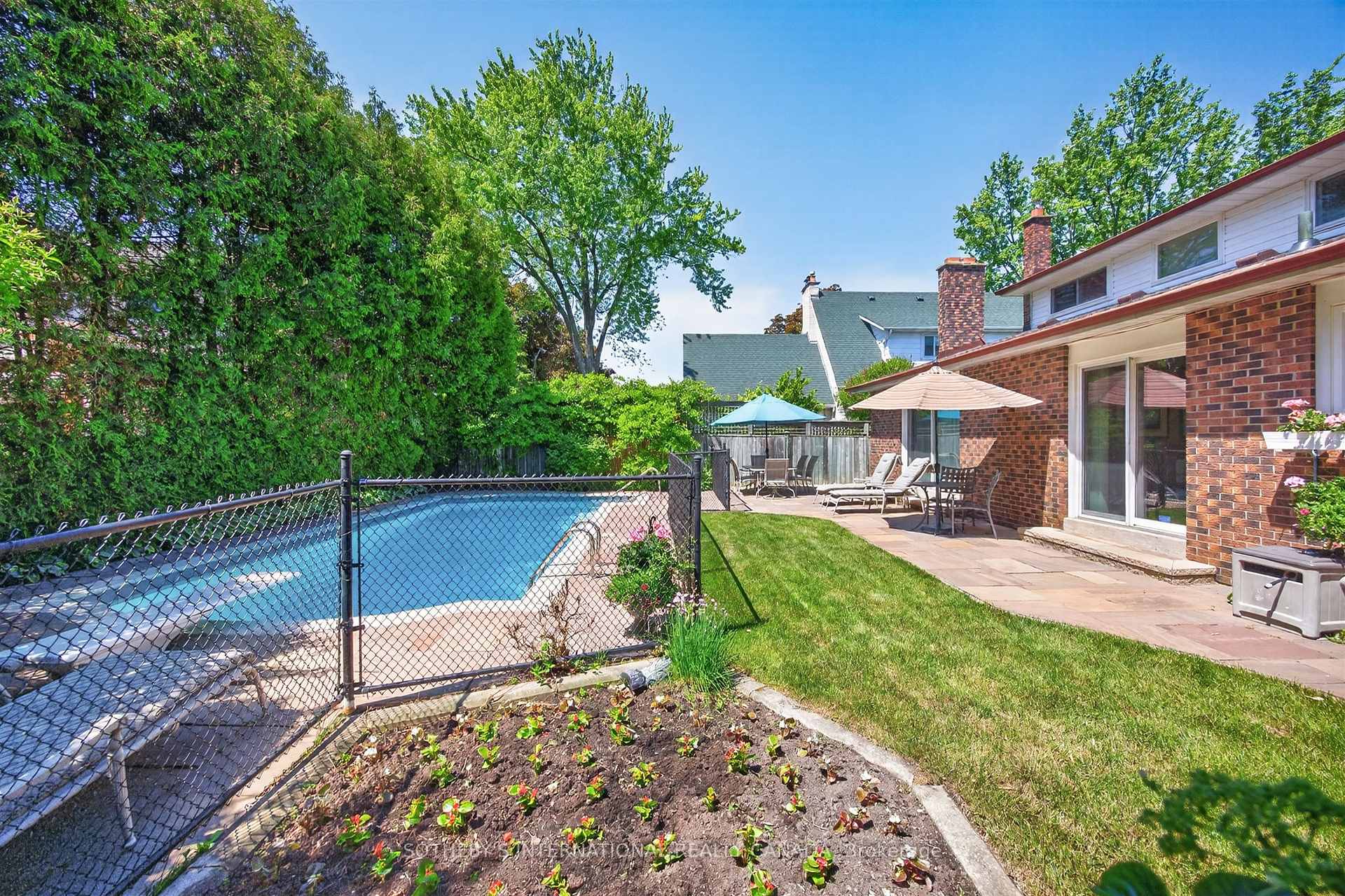 25 Gossamer Avenue